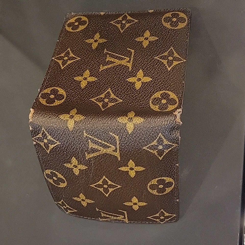 LOUIS VUITTON Monogram Wallet - Picture 2 of 11